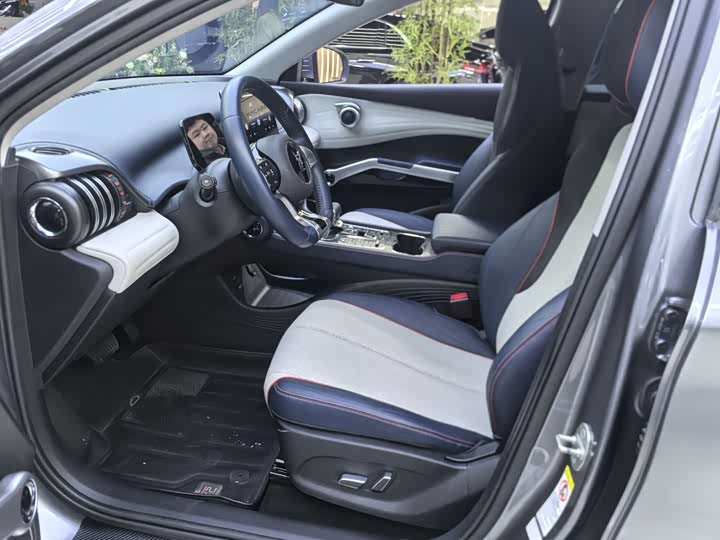 Фото 2 - BYD Yuan Plus