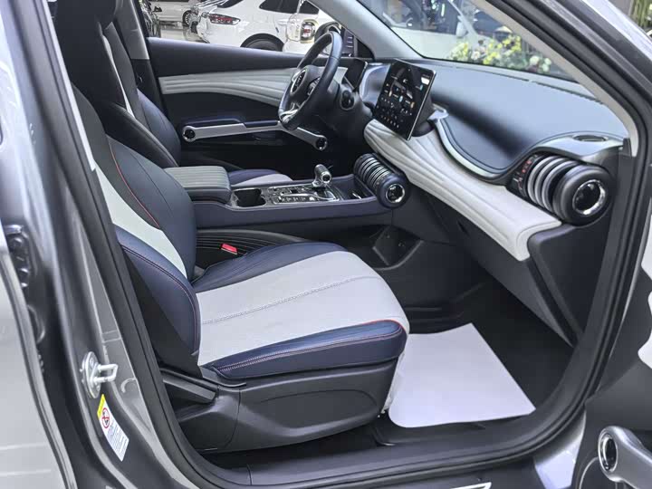 Фото 8 - BYD Yuan Plus