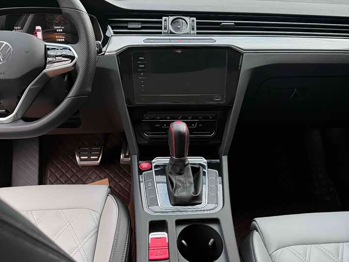 Фото 4 - Volkswagen Magotan