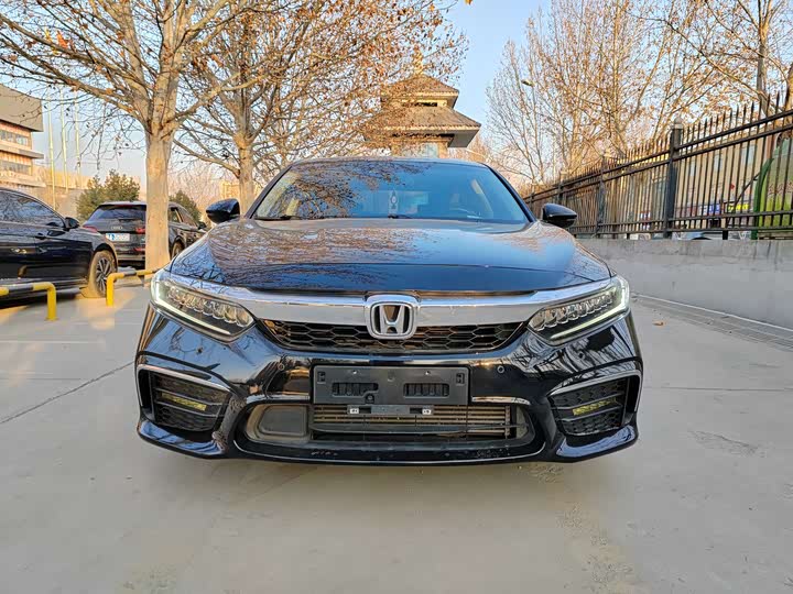 Фото 2 - Honda Inspire