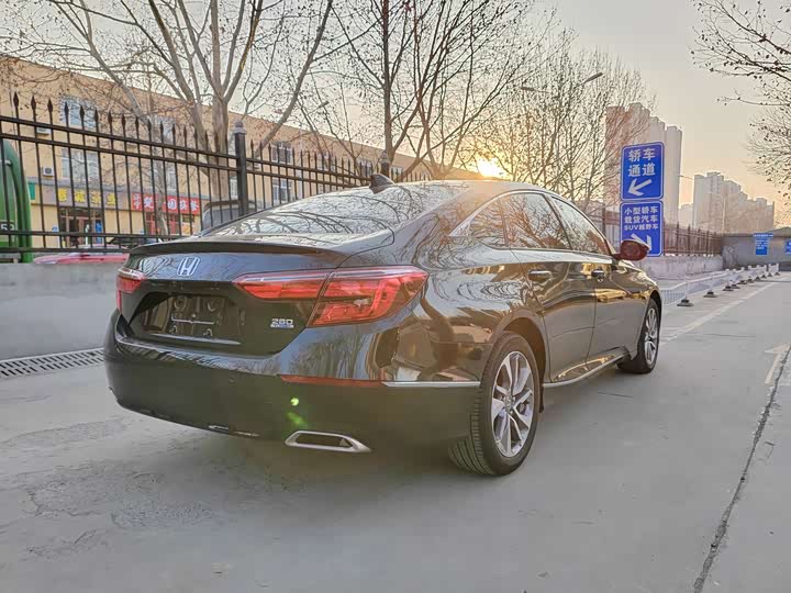 Фото 4 - Honda Inspire