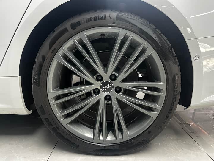 Фото 7 - Audi A7