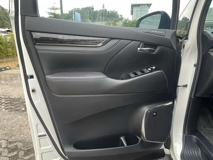 Фото 4 - Toyota Vellfire