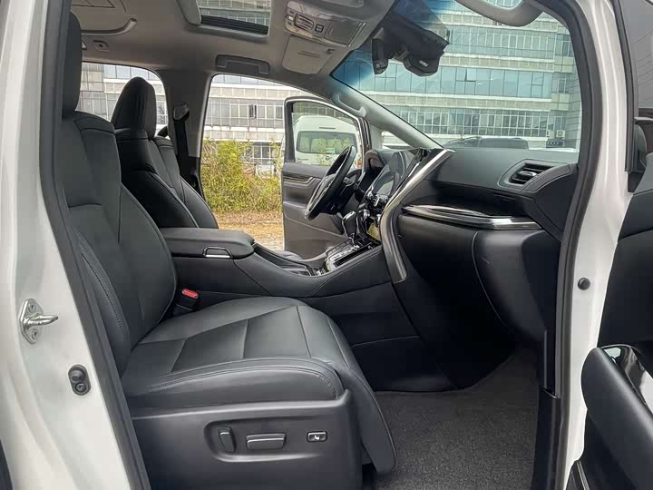 Фото 9 - Toyota Vellfire