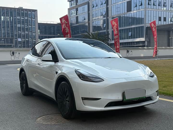 Фото 4 - Tesla Model Y