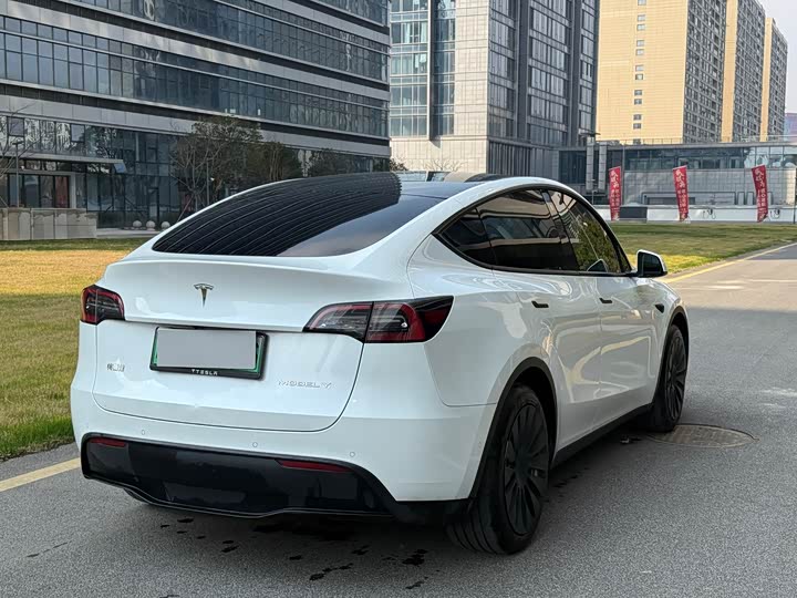 Фото 6 - Tesla Model Y