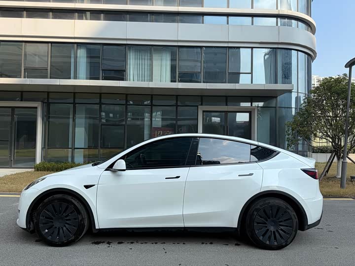 Фото 8 - Tesla Model Y
