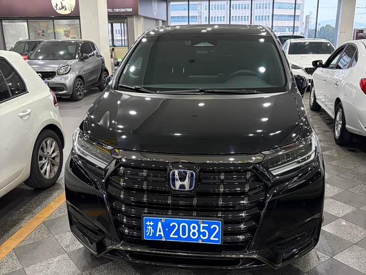 Фото 1 - Honda Elysion