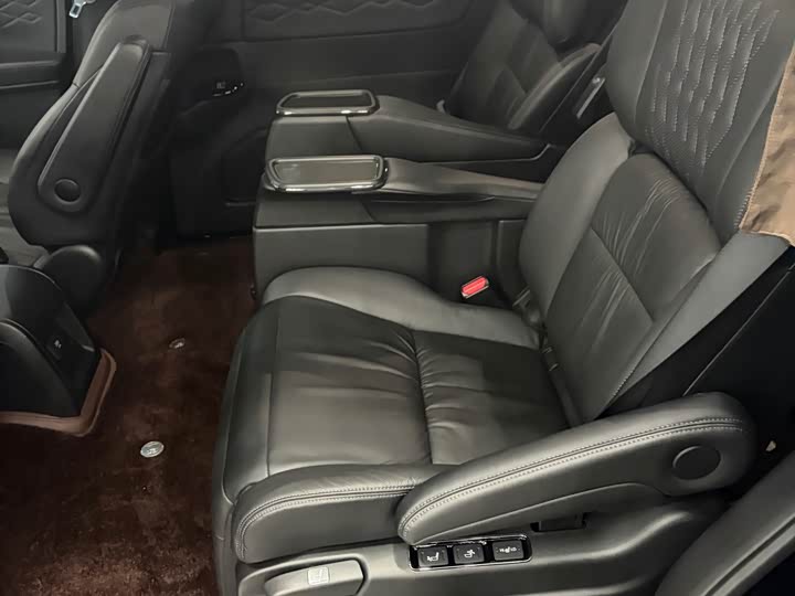 Фото 2 - Honda Elysion