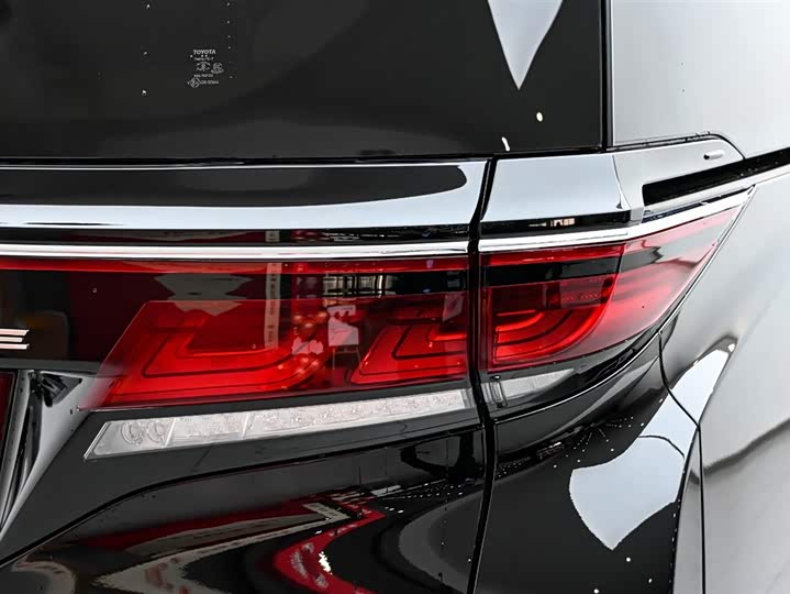 Фото 9 - Toyota Vellfire