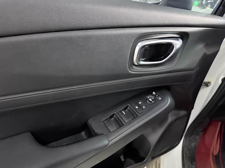 Фото 7 - Honda Vezel