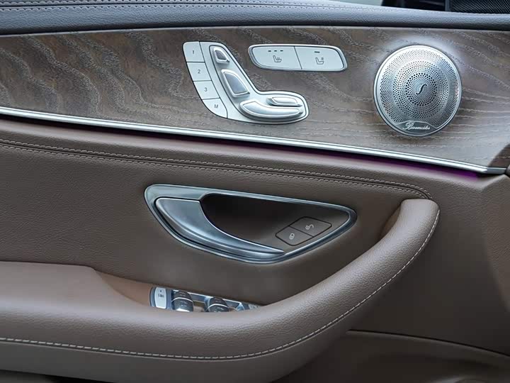 Photo 6 - Mercedes-Benz E-Class Hybrid