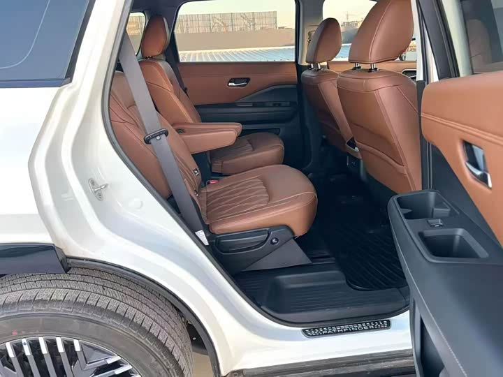 Фото 2 - Nissan Pathfinder