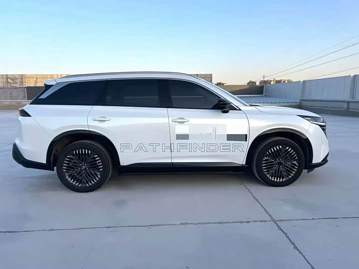 Фото 4 - Nissan Pathfinder