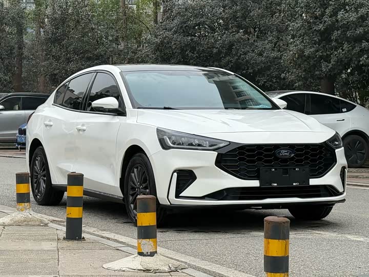 Фото 2 - Ford Focus