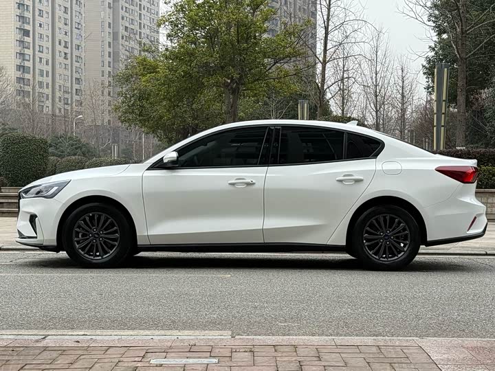 Фото 4 - Ford Focus