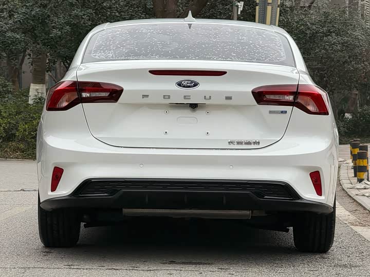 Фото 7 - Ford Focus