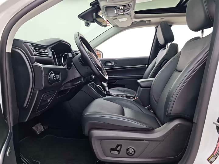 Фото 5 - Jeep Grand Commander