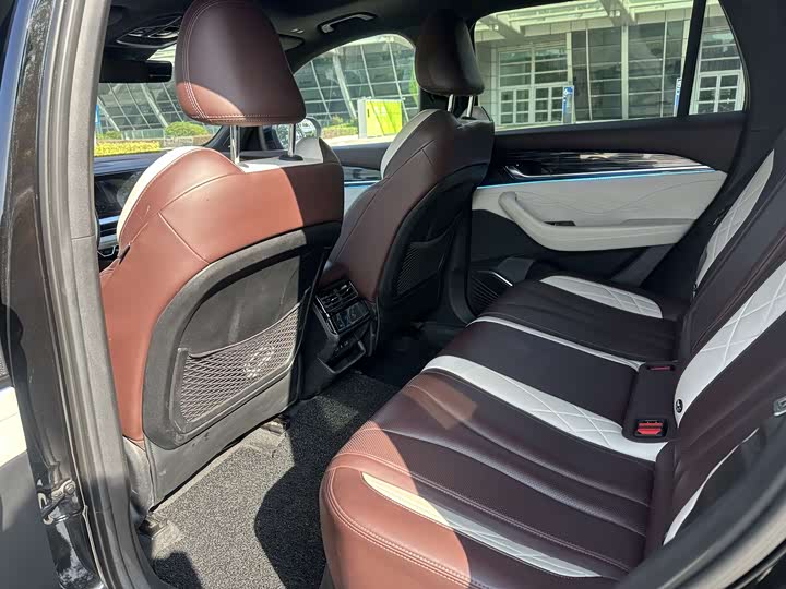 Фото 5 - Geely Monjaro