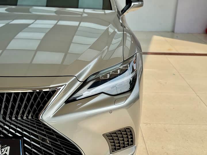 Фото 5 - Lexus LS