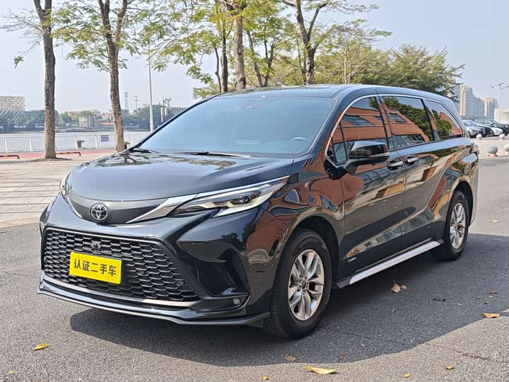 Фото 1 - Toyota Granvia