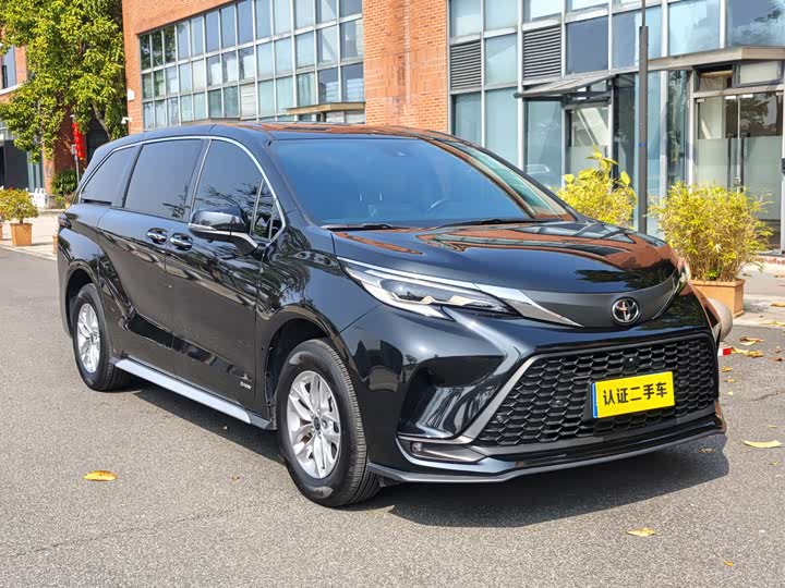 Фото 3 - Toyota Granvia