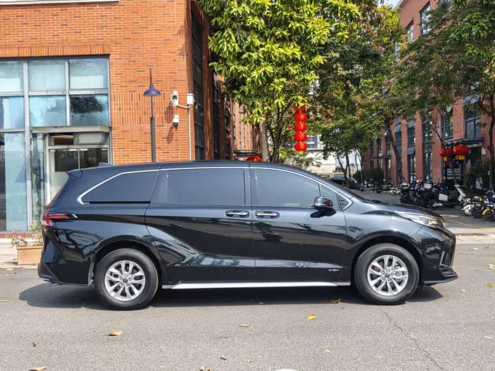 Фото 4 - Toyota Granvia