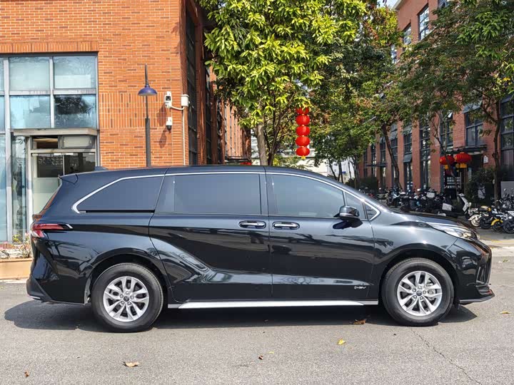 Фото 7 - Toyota Granvia