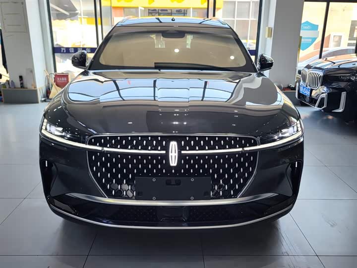 Фото 2 - Lincoln Nautilus