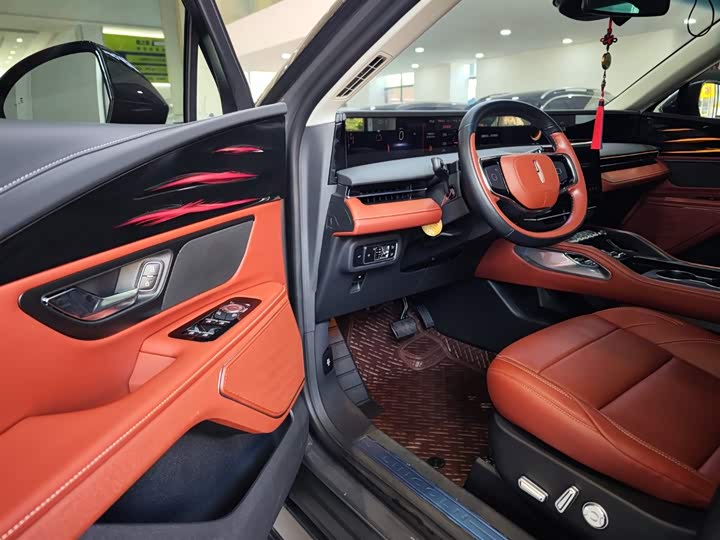 Фото 4 - Lincoln Nautilus