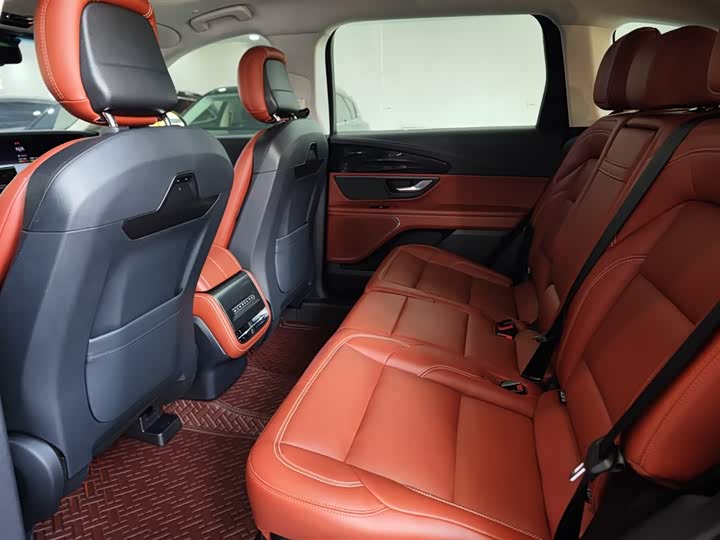 Фото 7 - Lincoln Nautilus