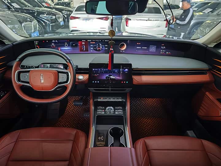 Фото 8 - Lincoln Nautilus