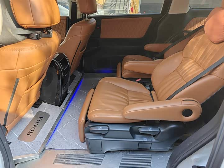 Фото 3 - Honda Odyssey