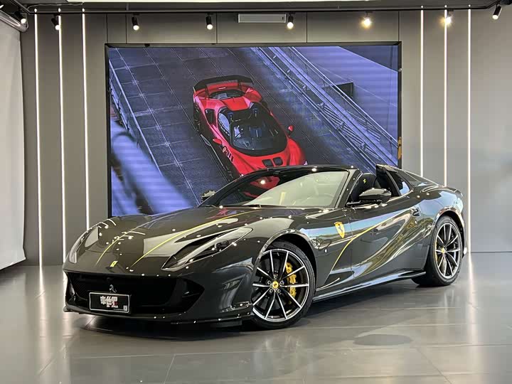 Фото 1 - Ferrari 812