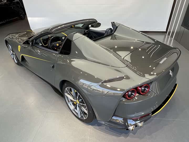 Фото 3 - Ferrari 812