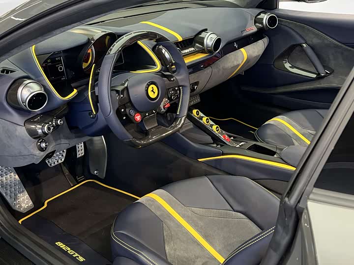 Фото 4 - Ferrari 812
