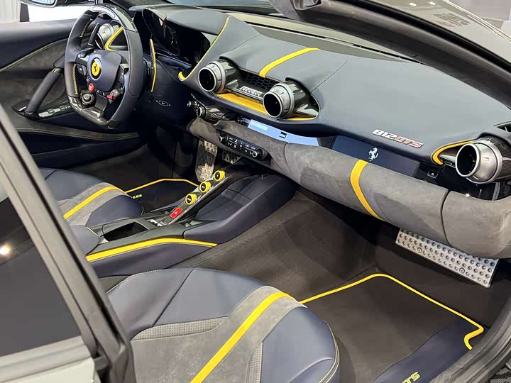 Фото 5 - Ferrari 812