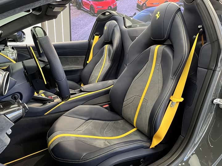 Фото 6 - Ferrari 812