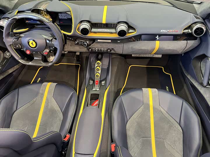 Фото 7 - Ferrari 812