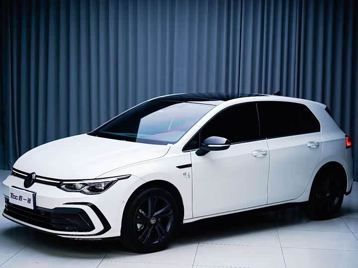 Фото 1 - Volkswagen Golf