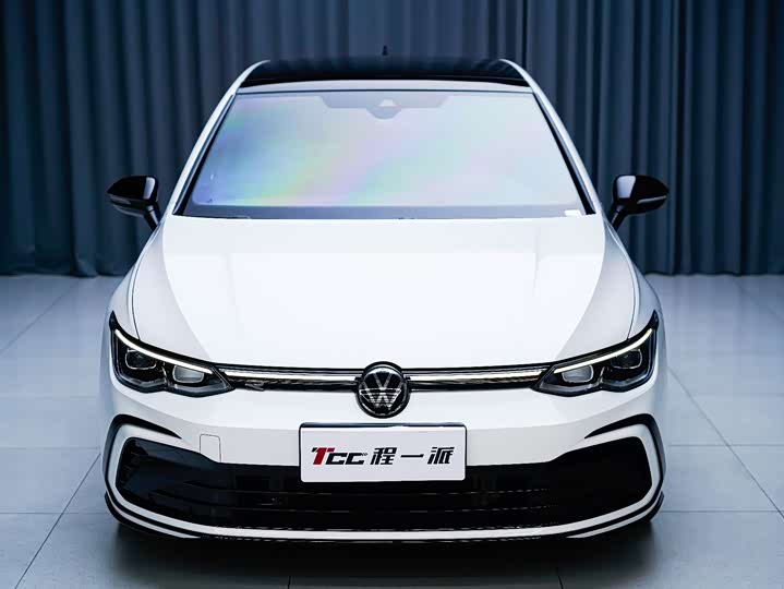 Фото 2 - Volkswagen Golf