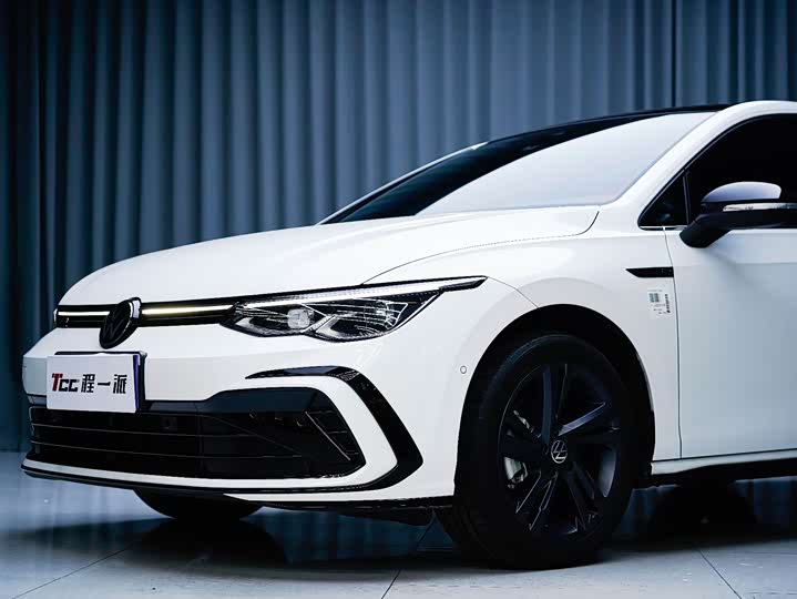 Фото 3 - Volkswagen Golf