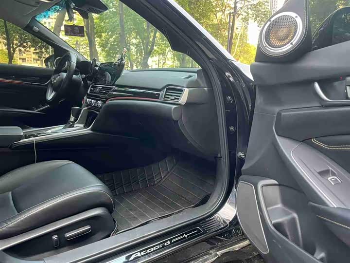 Photo 8 - Honda Accord