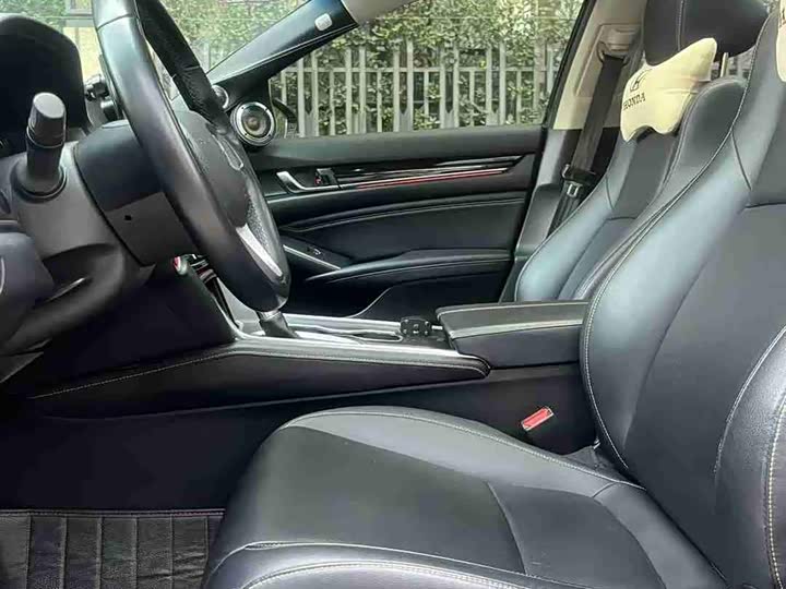 Photo 9 - Honda Accord