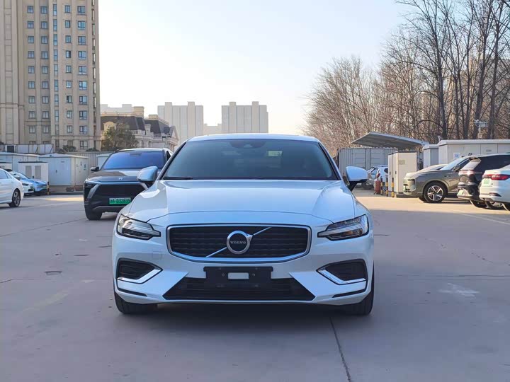 Фото 2 - Volvo S60