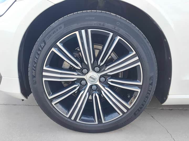 Фото 4 - Volvo S60