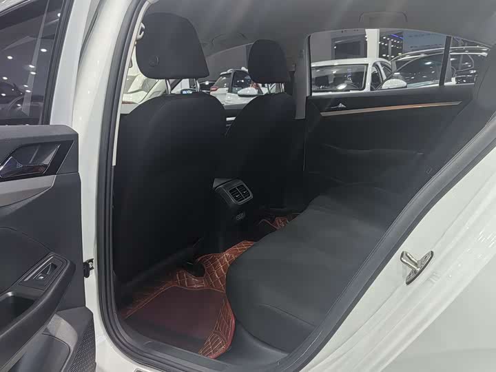 Фото 5 - Volkswagen Bora EV