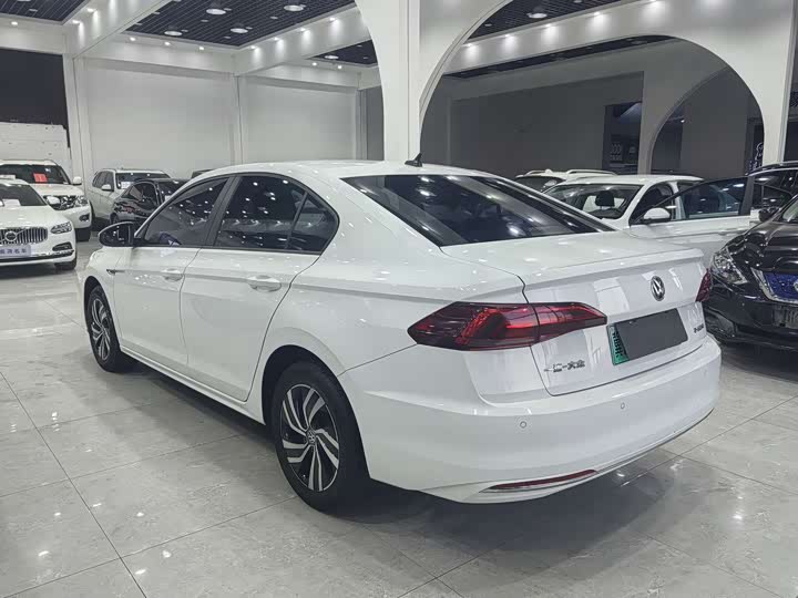 Фото 7 - Volkswagen Bora EV