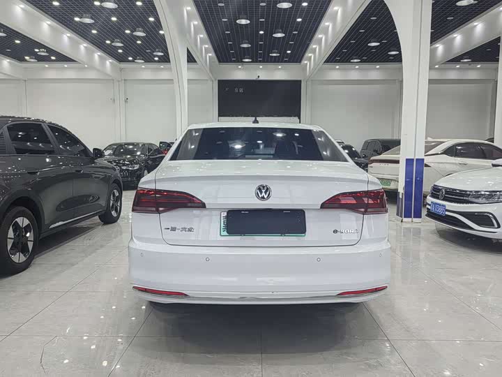 Фото 8 - Volkswagen Bora EV