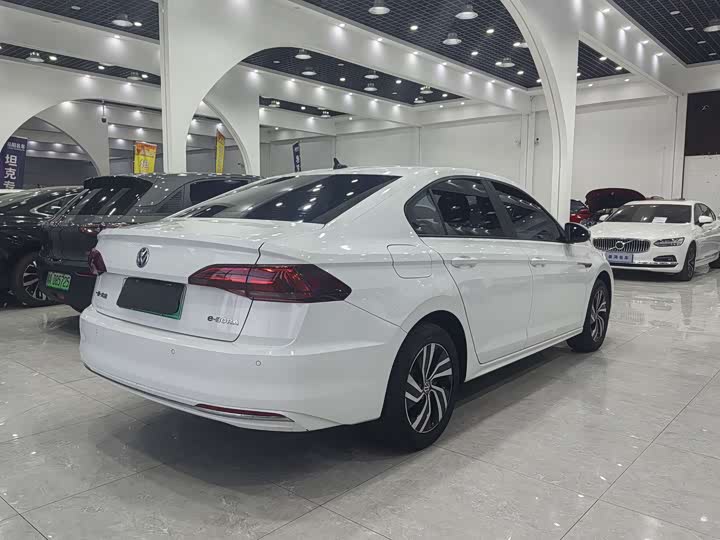 Фото 9 - Volkswagen Bora EV